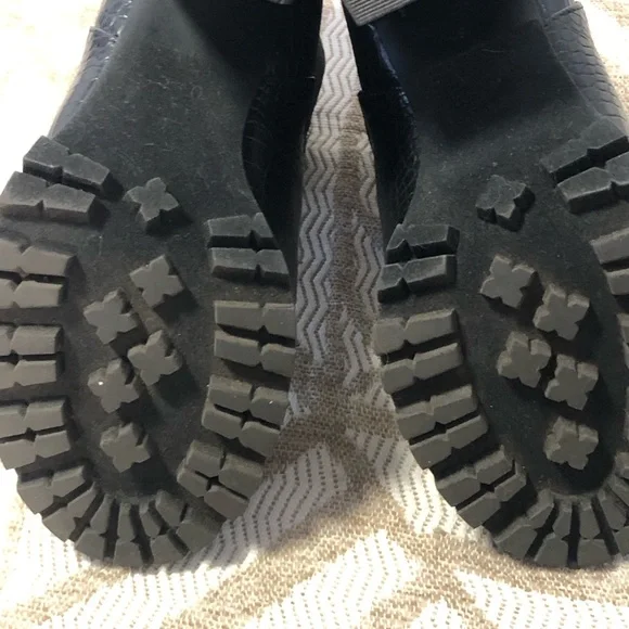 Soda Black Chunky Heeled Ankle Boots with crocodile/snake print - Picture 13 of 14